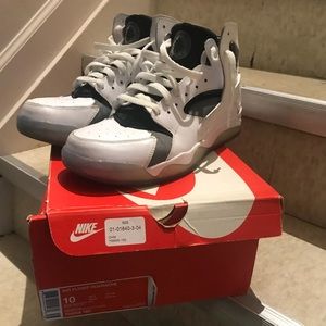 Nike Huarache size 10